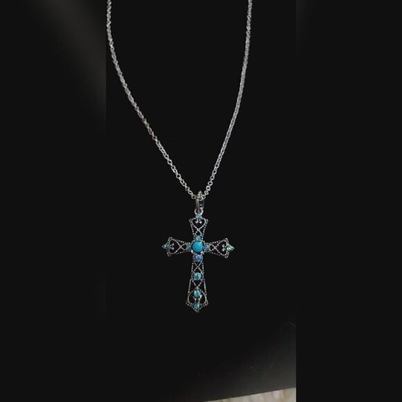 💃Dazzling Cross Shaped Pendant Chain Necklace.🌴 - Picture 5 of 9